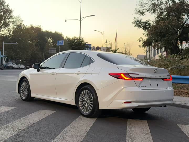 Фото 4 - Toyota Camry