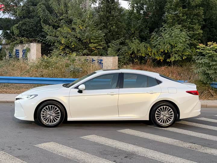 Фото 5 - Toyota Camry