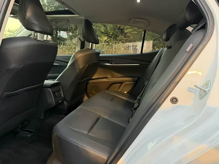 Фото 7 - Toyota Camry