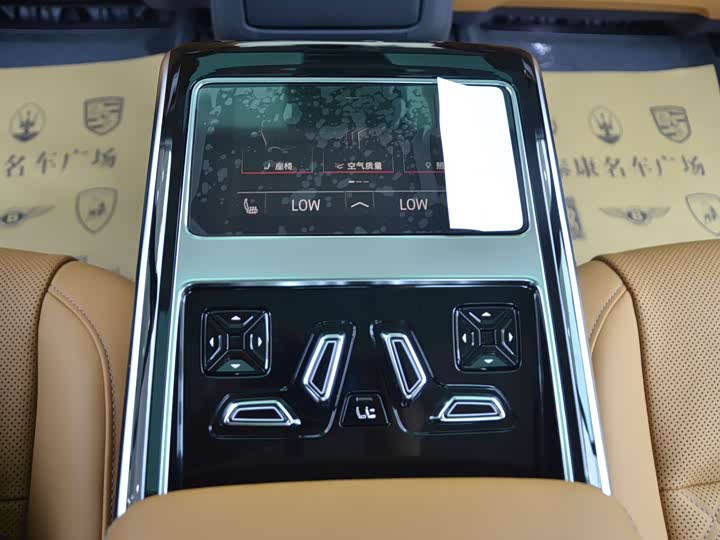 Фото 11 - Audi A8