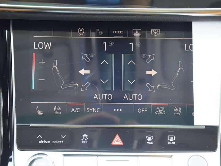 Фото 14 - Audi A8