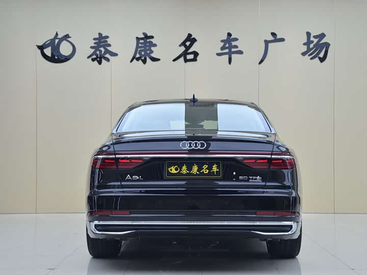 Фото 3 - Audi A8