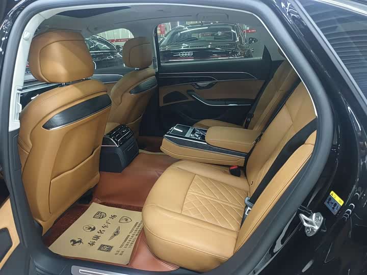 Фото 5 - Audi A8