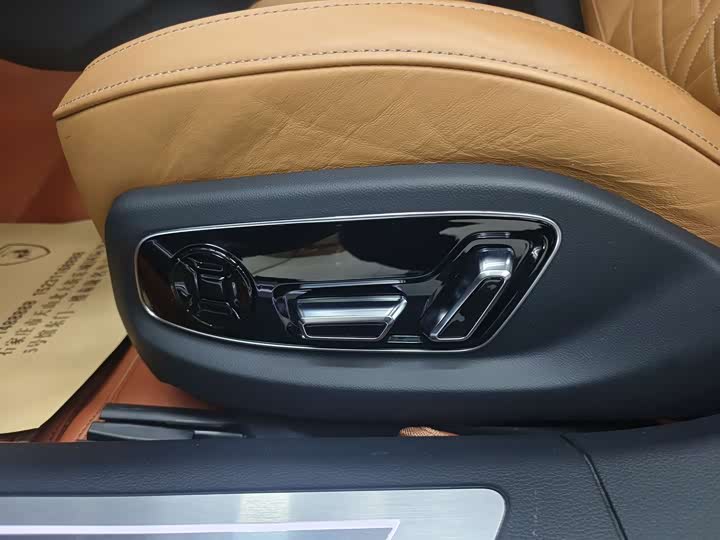 Фото 6 - Audi A8