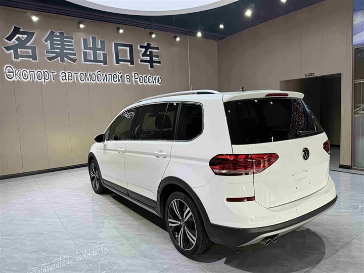 Фото 6 - Volkswagen Touran L