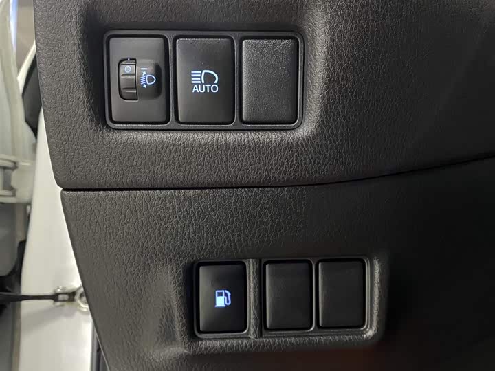 Фото 14 - Toyota C-HR