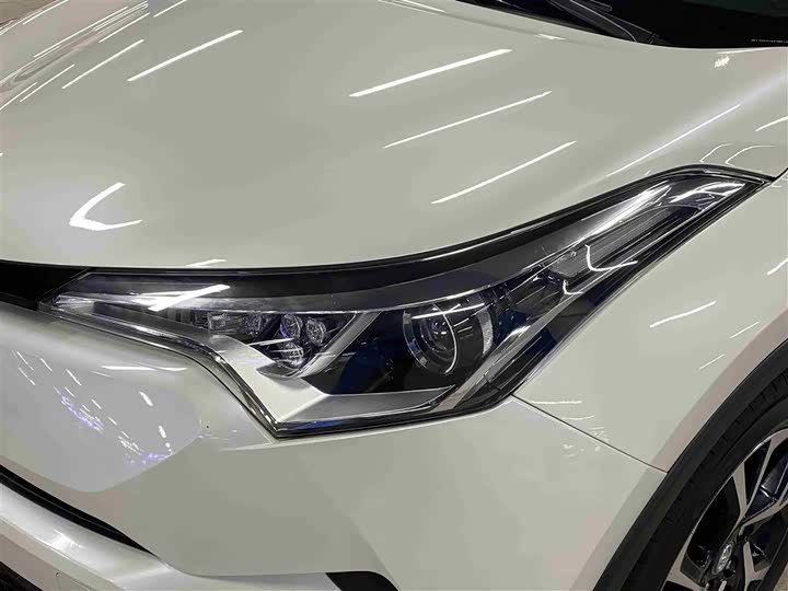 Фото 22 - Toyota C-HR