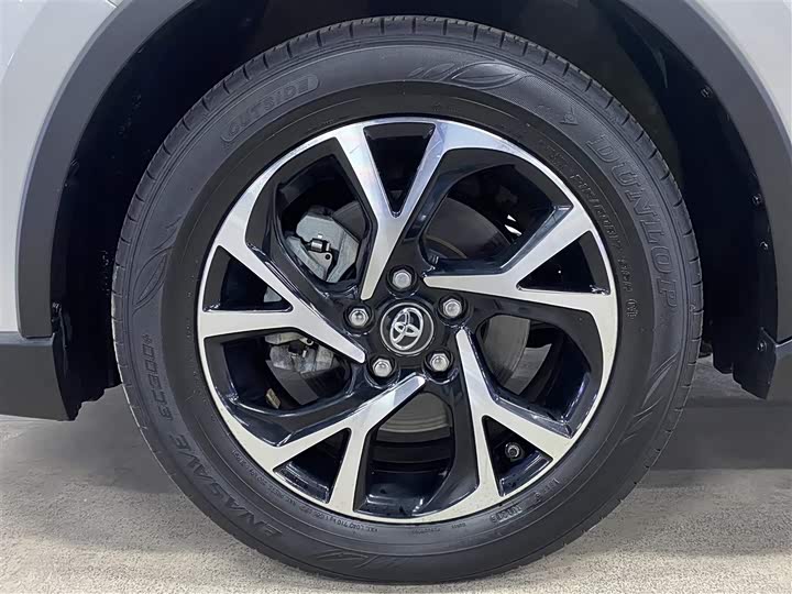 Фото 23 - Toyota C-HR