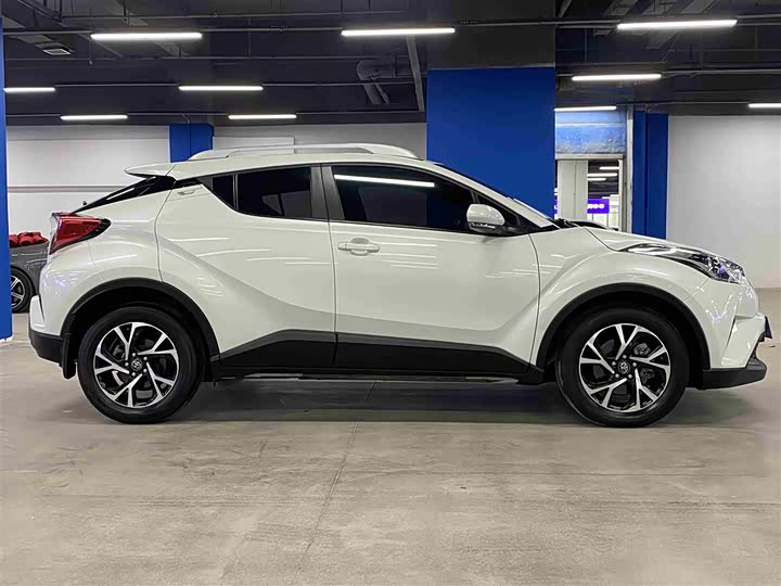 Фото 7 - Toyota C-HR