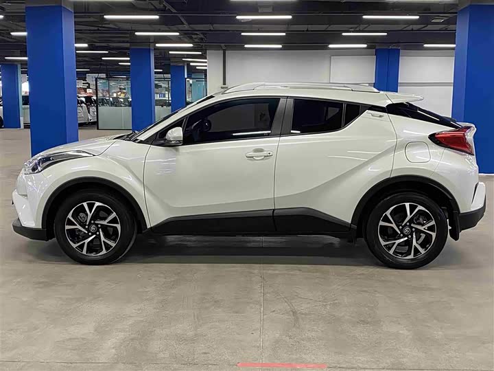 Фото 8 - Toyota C-HR