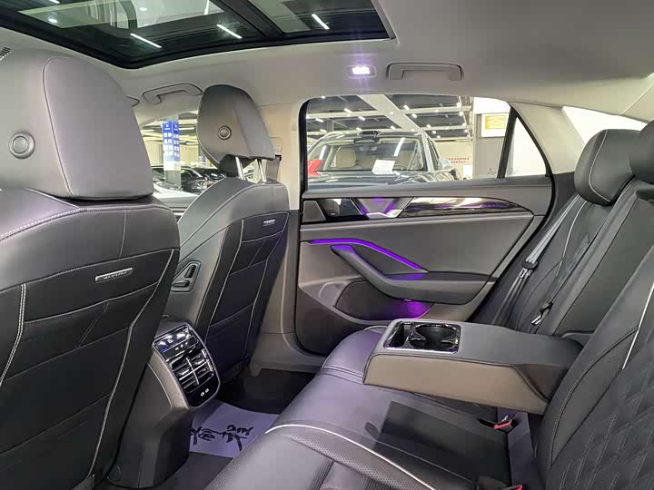 Фото 13 - Volkswagen Magotan