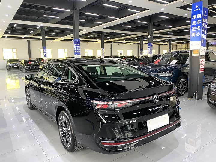 Фото 2 - Volkswagen Magotan