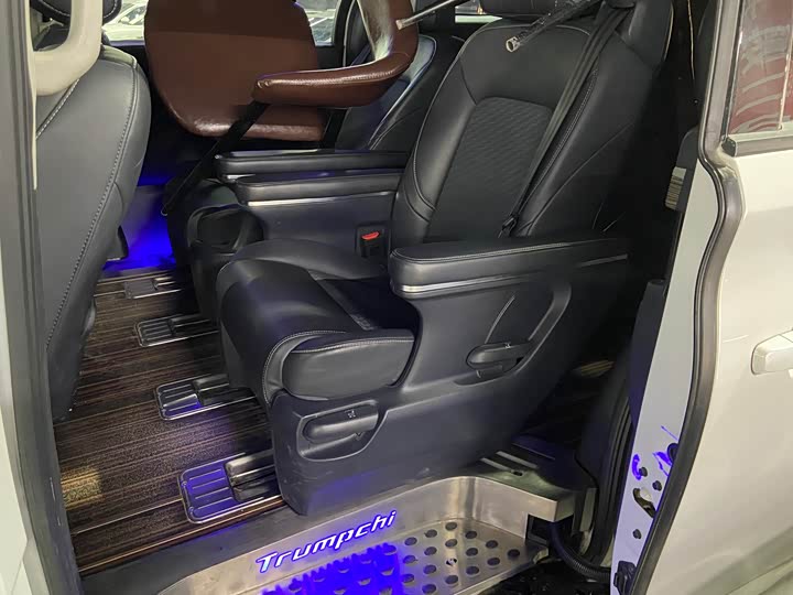 Фото 10 - GAC Trumpchi M8