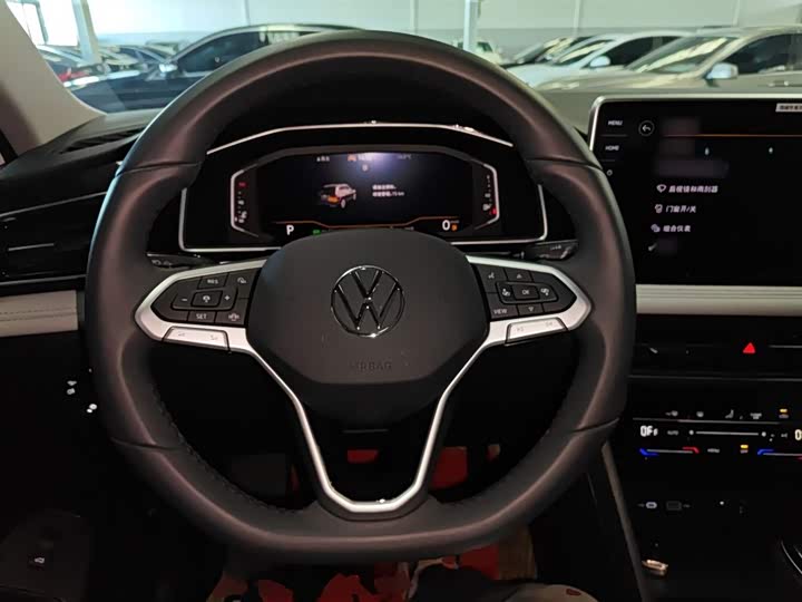 Фото 10 - Volkswagen Tiguan L Pro