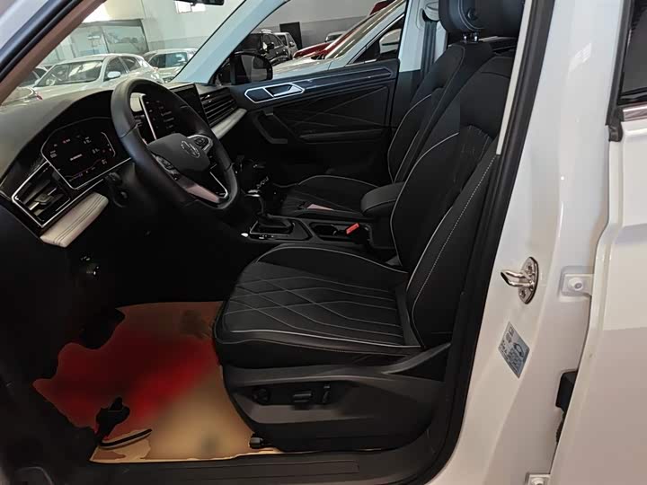 Фото 14 - Volkswagen Tiguan L Pro