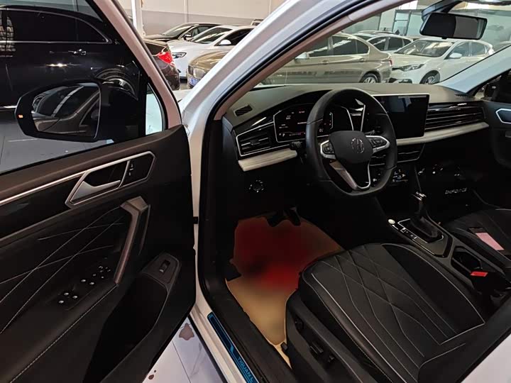 Фото 15 - Volkswagen Tiguan L Pro