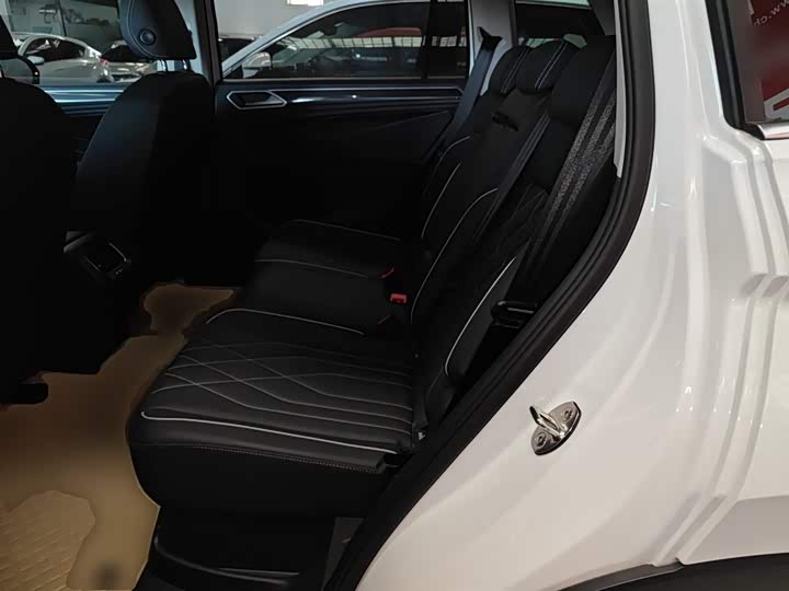 Фото 16 - Volkswagen Tiguan L Pro