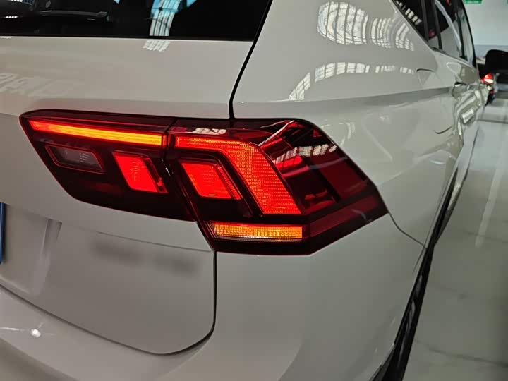 Фото 7 - Volkswagen Tiguan L Pro