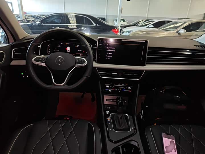 Фото 9 - Volkswagen Tiguan L Pro