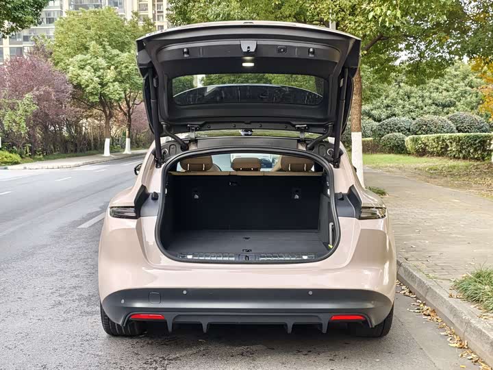 Фото 14 - Nio ET5T