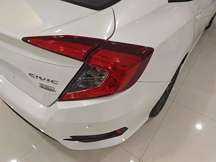 Фото 8 - Honda Civic