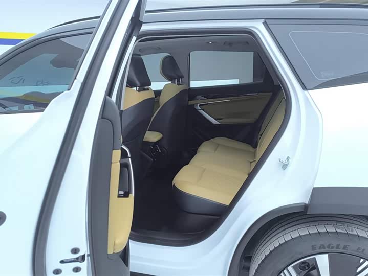 Фото 11 - Geely Atlas L