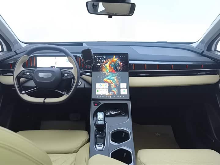 Фото 12 - Geely Atlas L