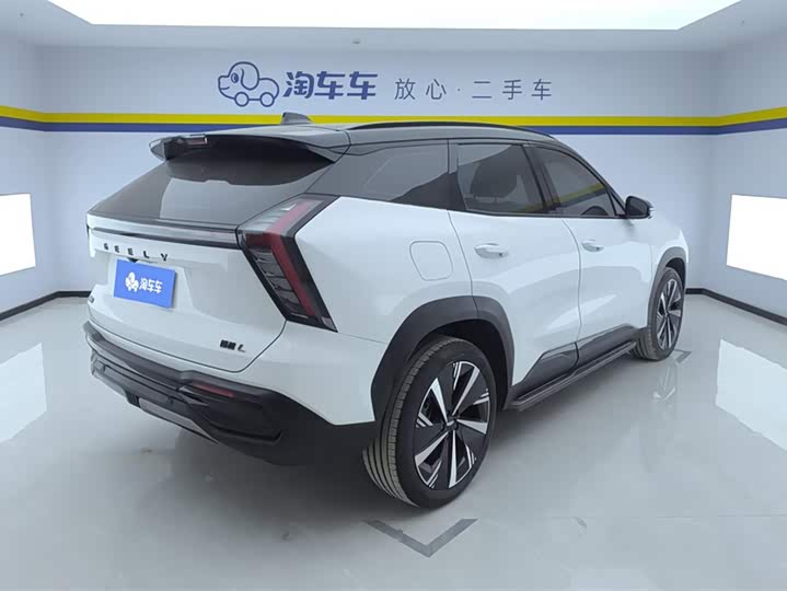 Фото 3 - Geely Atlas L