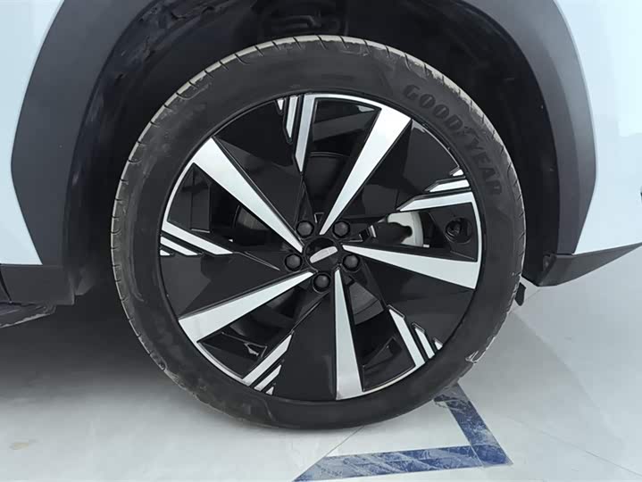 Фото 6 - Geely Atlas L