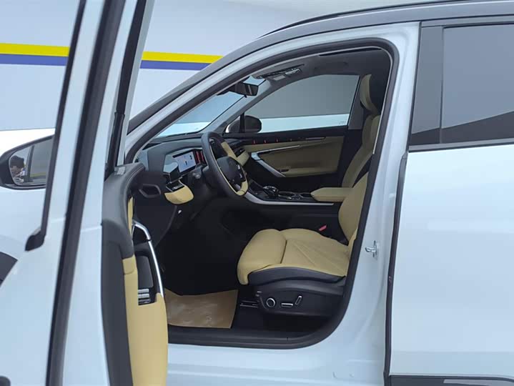 Фото 9 - Geely Atlas L