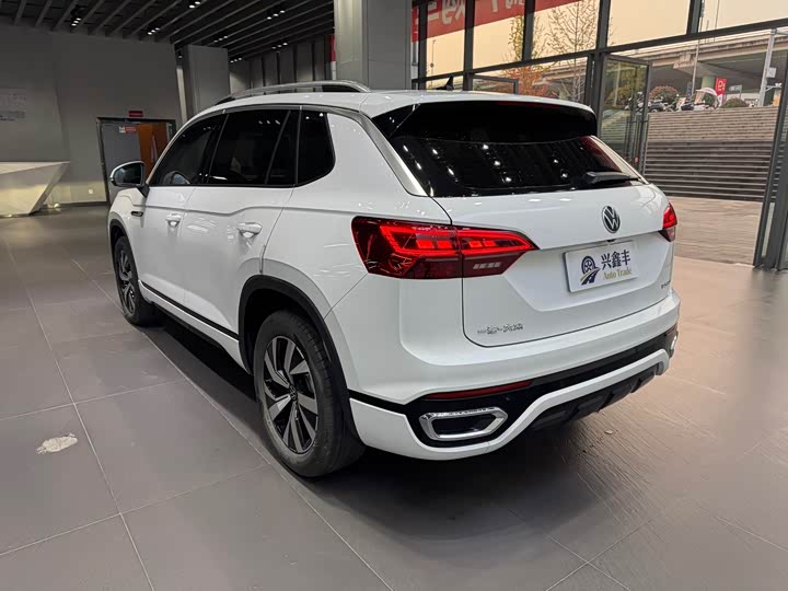 Фото 14 - Volkswagen Tayron