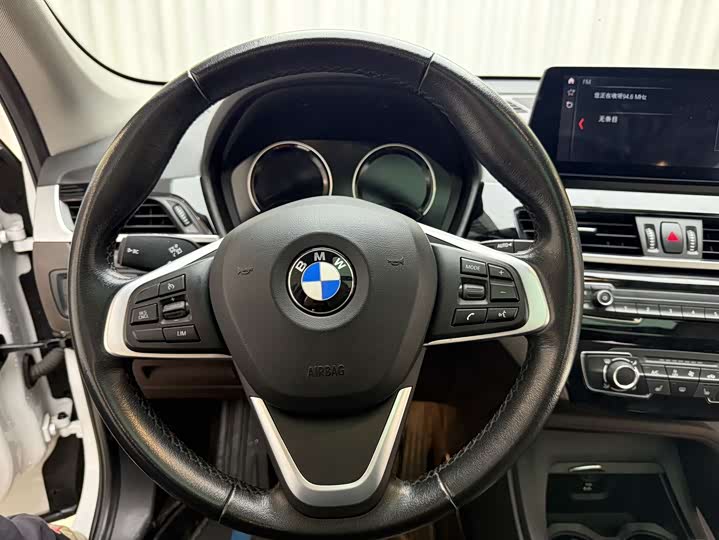 Фото 9 - BMW X1