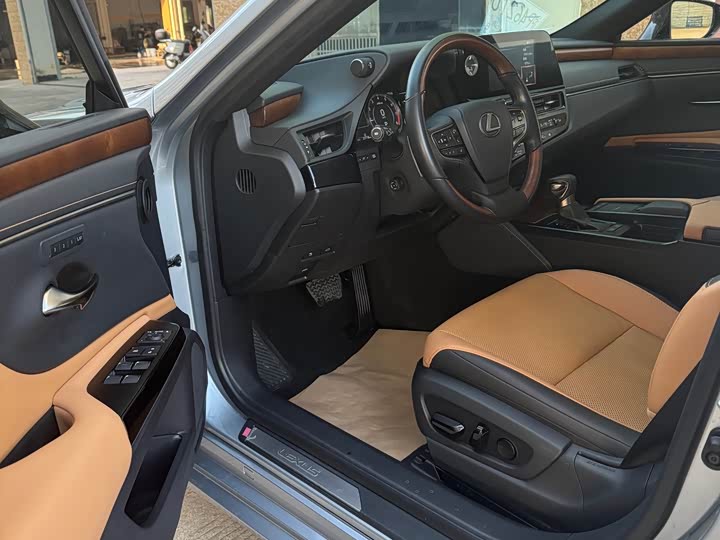 Фото 4 - Lexus ES