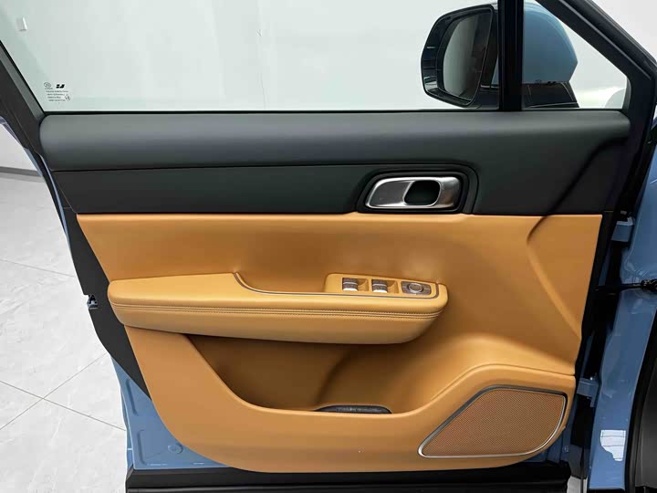 Фото 11 - LiXiang One