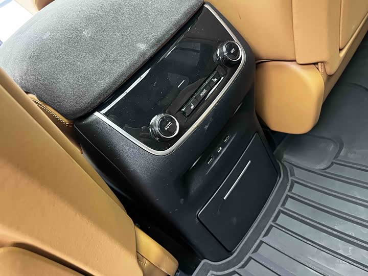 Фото 8 - LiXiang One