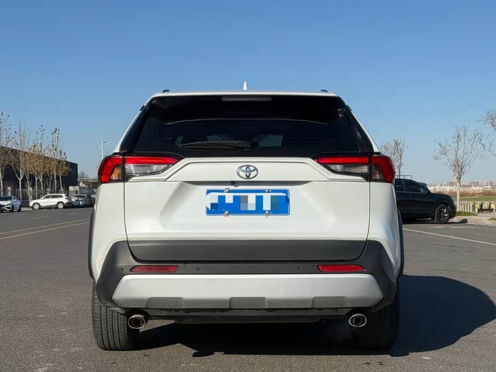 Фото 2 - Toyota RAV4