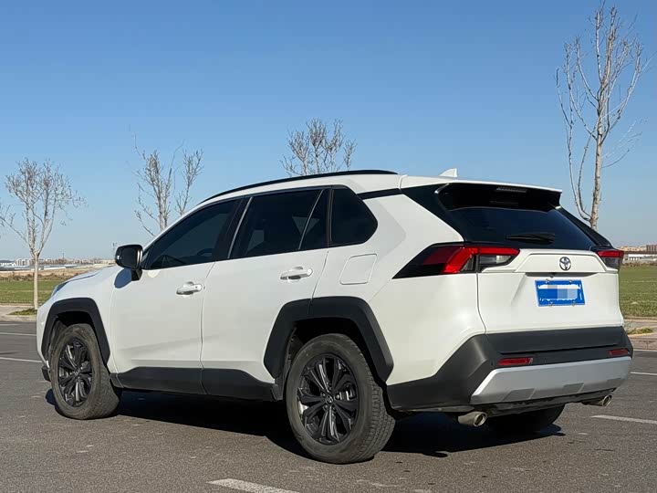 Фото 3 - Toyota RAV4