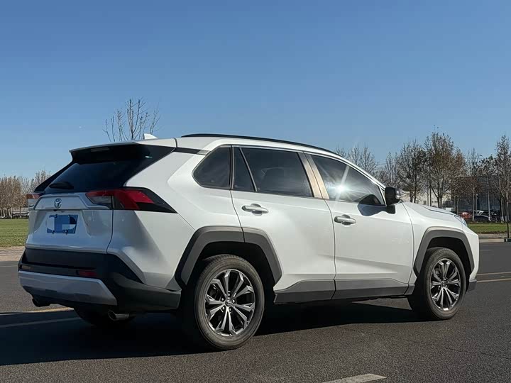 Фото 6 - Toyota RAV4