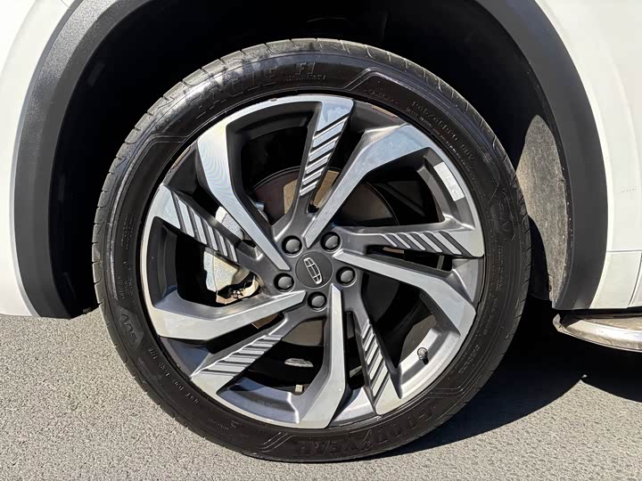 Фото 34 - Geely Monjaro