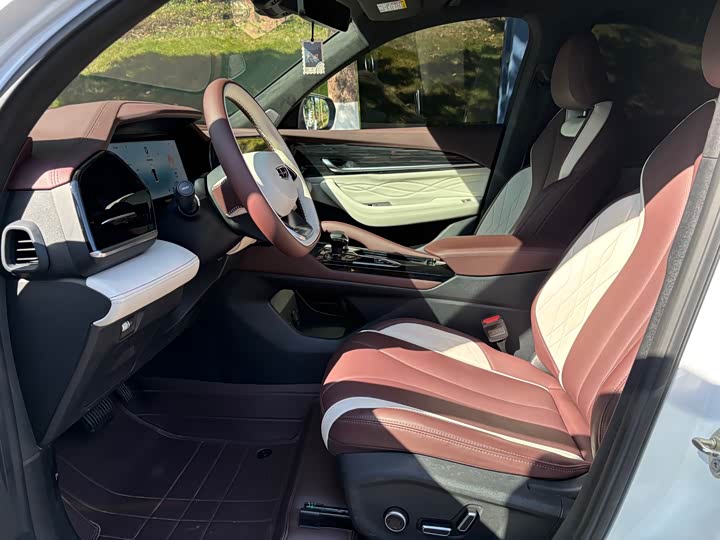 Фото 8 - Geely Monjaro