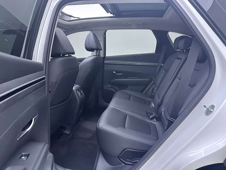 Фото 10 - Hyundai Tucson L