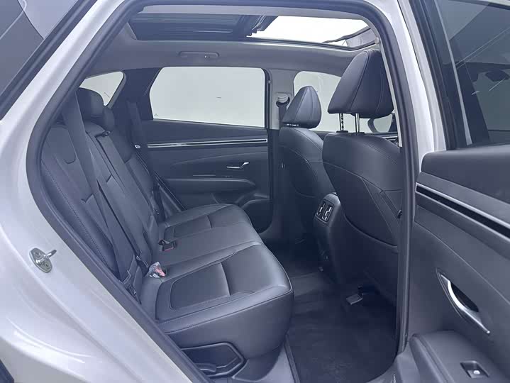 Фото 11 - Hyundai Tucson L