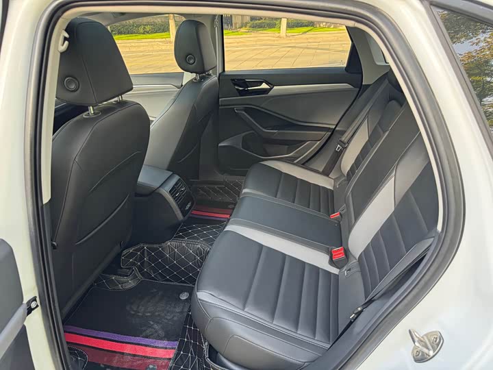 Фото 5 - Volkswagen Sagitar L