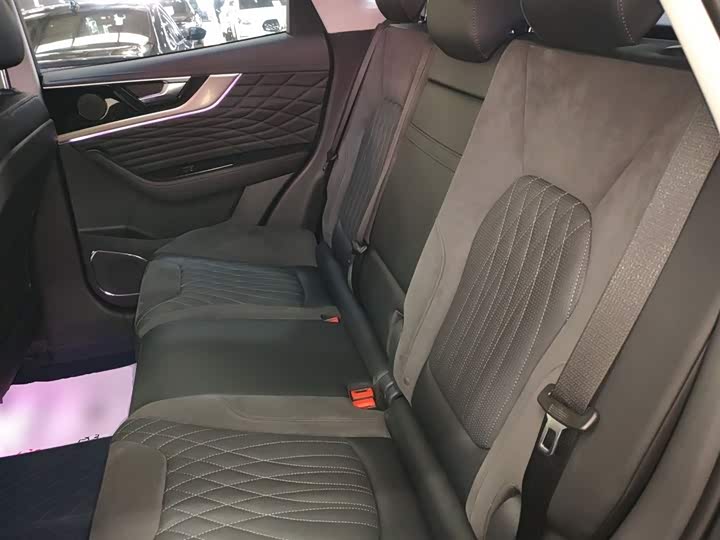 Фото 17 - Hongqi HS5