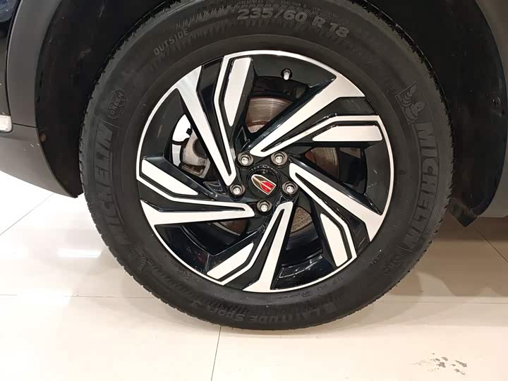 Фото 26 - Hongqi HS5