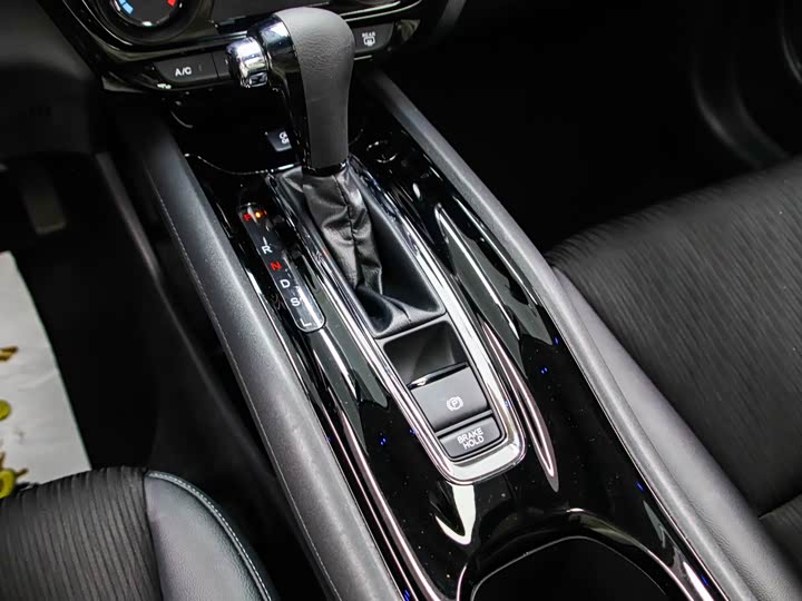 Фото 11 - Honda Vezel