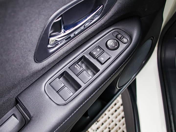 Фото 6 - Honda Vezel