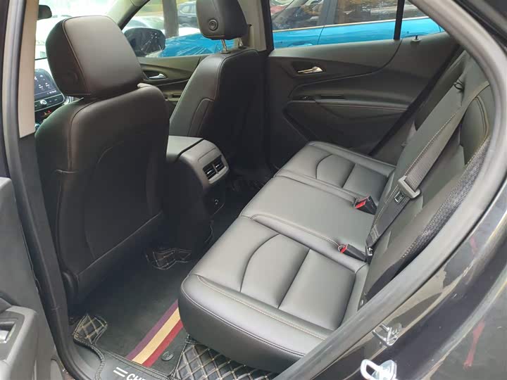 Фото 17 - Chevrolet Equinox