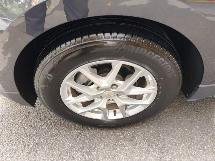 Фото 23 - Chevrolet Equinox