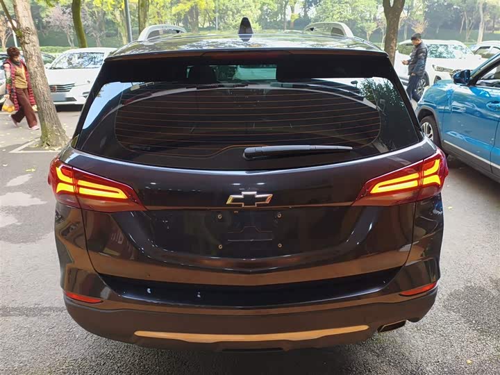 Фото 6 - Chevrolet Equinox